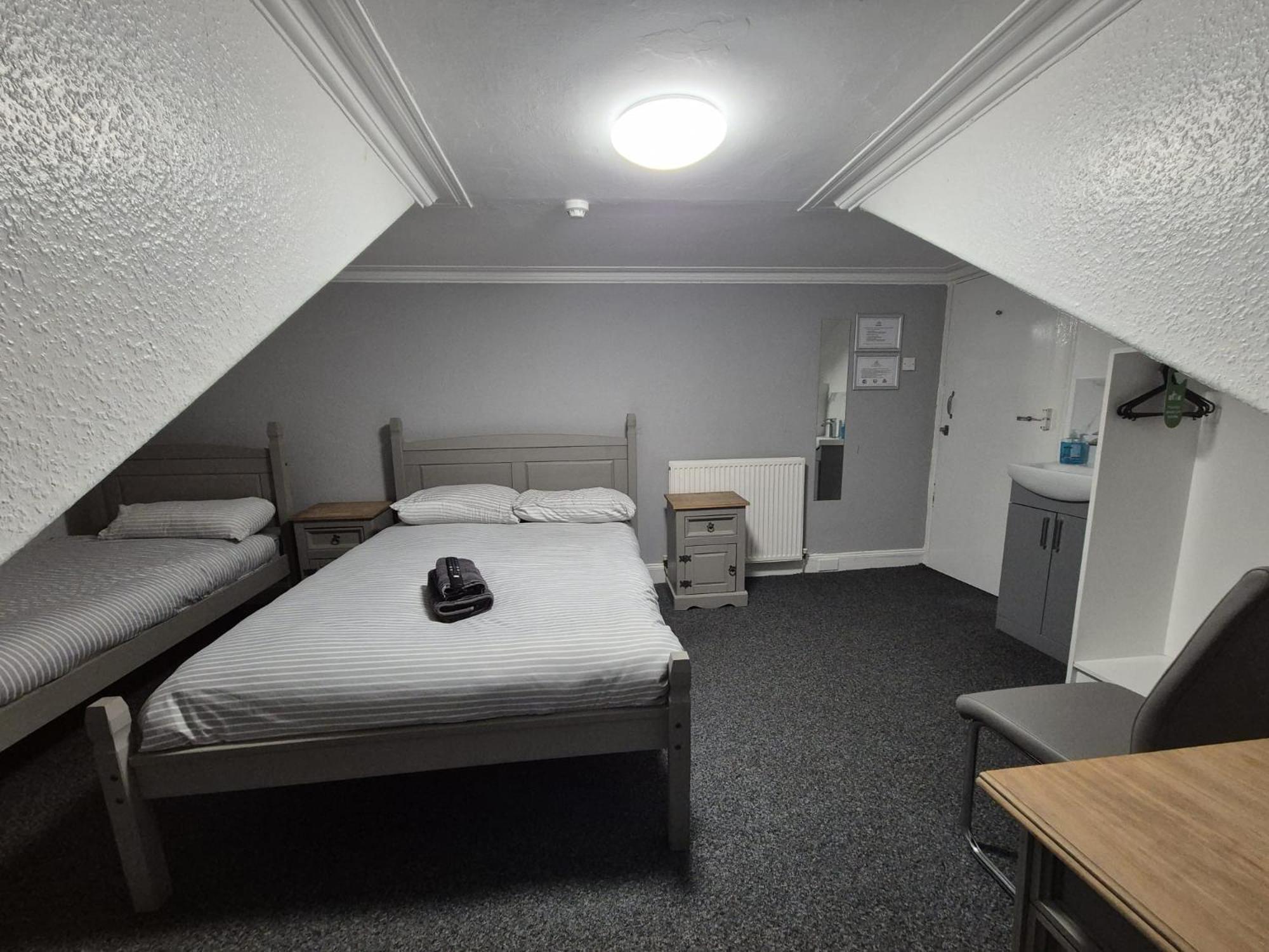 The Queens Hotel Cardenden Екстериор снимка